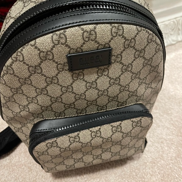 Gucci backpack wearing for couple time very beautiful and very good condition - Picture 1 of 8